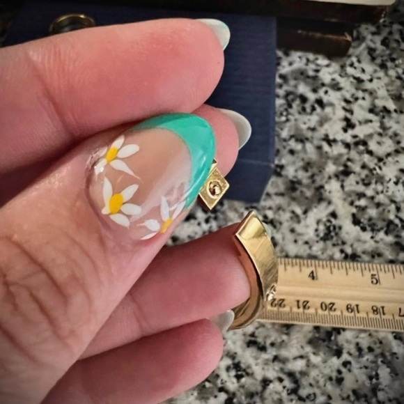 New! 18K Gold EP Solid Hinged Bangle Bracelet High Shine Gold Finish with stones - Picture 6 of 11